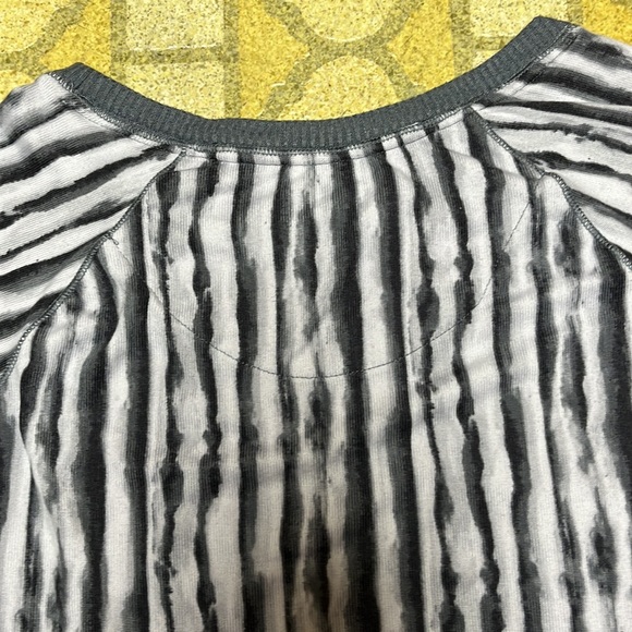 EUC Vera Wang long top - Picture 14 of 15